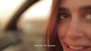 دلکش سنہرے بالوں وال ...