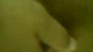 پتلی نوعمر لڑکی ایبی ...
